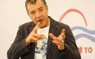 2014-09-17-politiki-aytos-einai-o-theodorakis