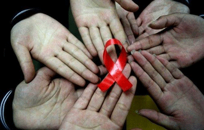 2014-11-28-Ellada-aids-1dec