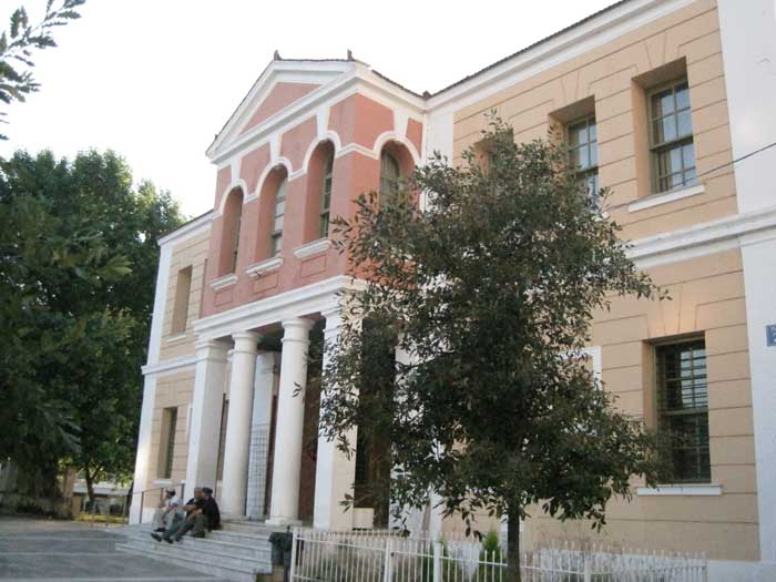 Topika epanadiapragmateysis megaro