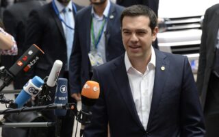 https://faretra.info/wp-content/uploads/2015/06/tsipras-9-thumb-large.jpg