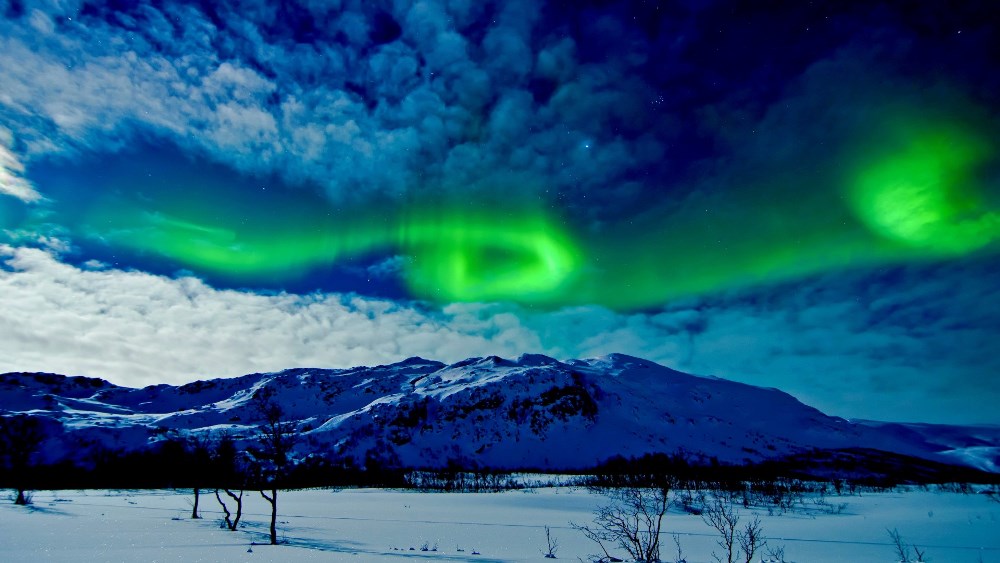 aurora_borealis_in_winter_night_sky_stars_hd-wallpaper-1758793