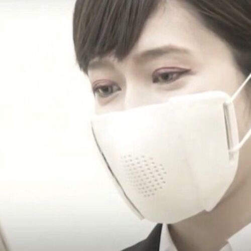 Ιαπωνία: Έφτιαξαν "έξυπνη" μάσκα που μεταφράζει και απομαγνητοφωνεί