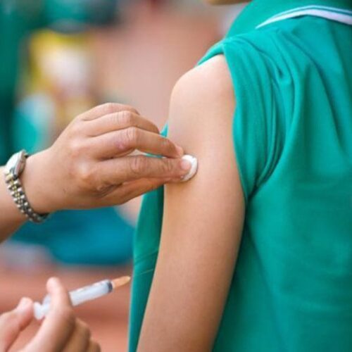Υπό εξέταση ο εμβολιασμός παιδιών 12-15 ετών