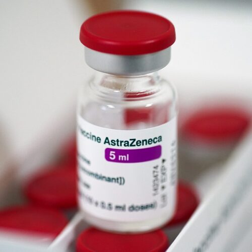 EMA: Εξετάζει το εμβόλιο της AstraZeneca για τρίτη δόση