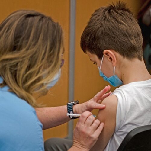 Κορωνοϊός: Ανοιχτό το ενδεχόμενο 4ης δόσης / Κοντά στις 30.000 τα ραντεβού για εμβολιασμό παιδιών 5-11 ετών
