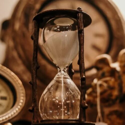 "Ο χρόνος που φεύγει… Μία αναζήτηση νοήματος ζωής…" / γράφει ο Ηλίας Γιαννακόπουλος
