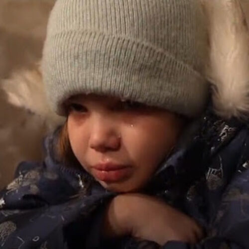 «Δεν θέλω να πεθάνω»: Ένα δάκρυ – βόλι της μικρής Βλάντα από την Ουκρανία / γράφει ο Ηλίας Γιαννακόπουλος