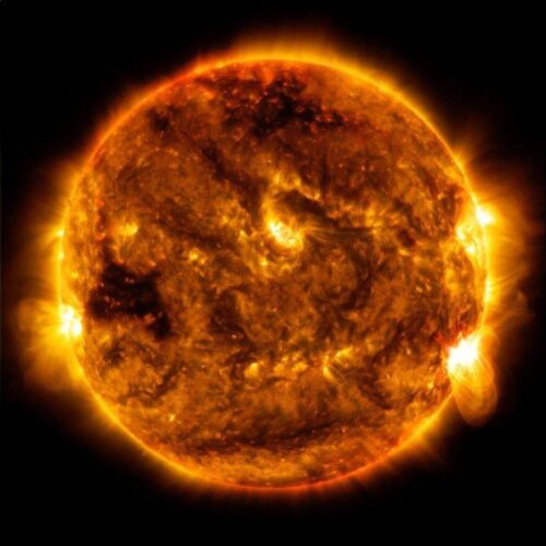 Μπάλες ηλιακού υλικού θα «χτυπήσουν» σήμερα, 14 Απριλίου, τη Γη και ίσως προκαλέσουν ασθενείς διακυμάνσεις στο ηλεκτρικό δίκτυο